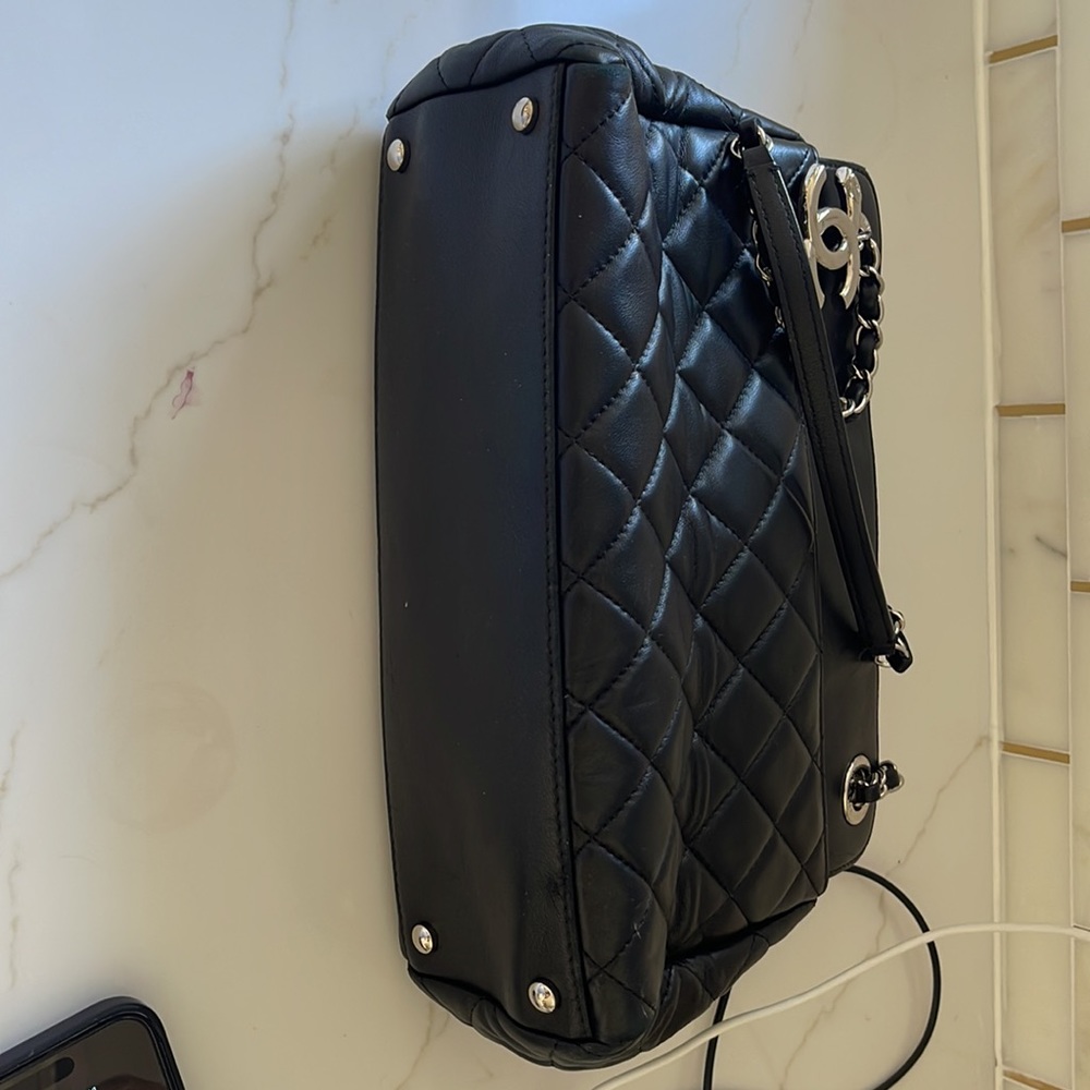 Chanel black quilted leather shoulder bag - Picture 6 of 8